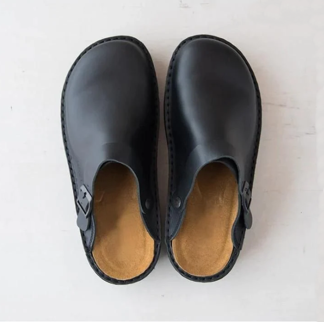 Zwarte heren mule slippers, dempend en ontlastend, ideaal als duurzame comfortschoenen.