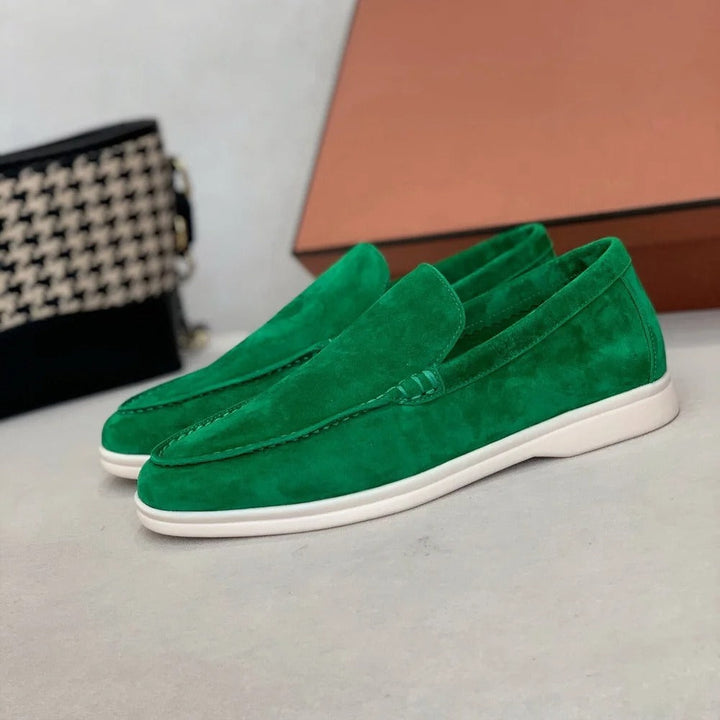 Casual chic heren schoenen, top-down overzicht van de comfortabele zomerse loafers