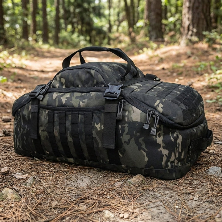 Veelzijdige Nomadridge reistas met Molle systeem, perfect voor outdoor avonturen en bagage.