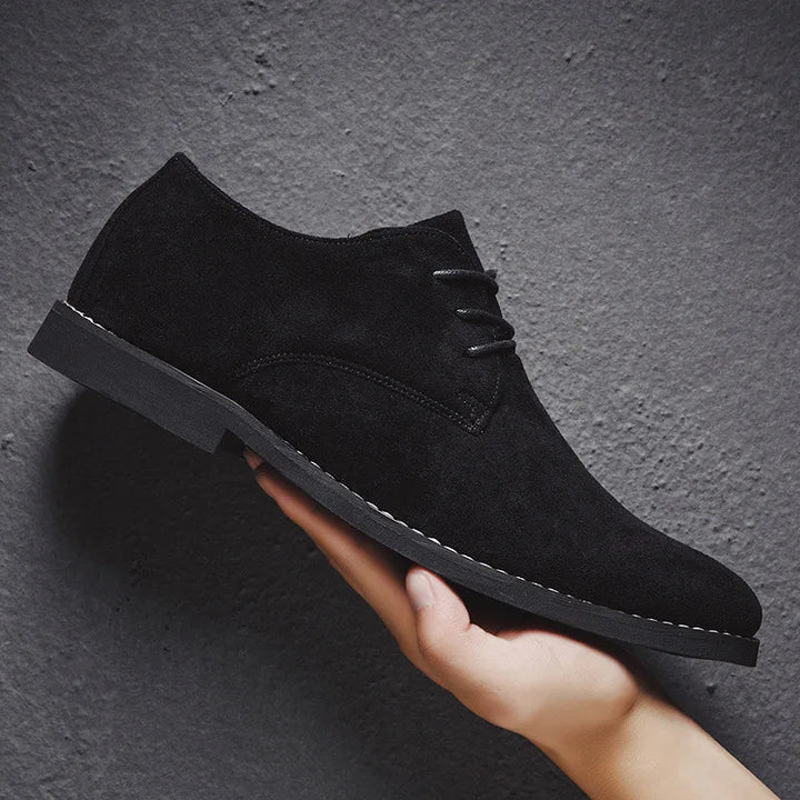 "Veganistisch suède Oxford herenschoenen in bruin, khaki, zwart. Stijlvol ontwerp met duurzame, zachte zolen voor comfort."