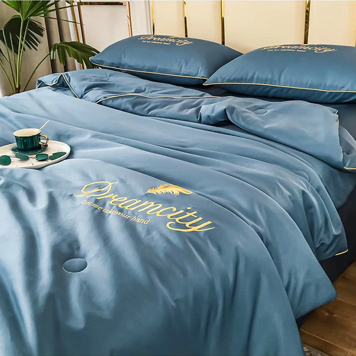 Antizweet polyester ijszijden dekbed, comfortabel en verkoelend voor een frisse zomer.