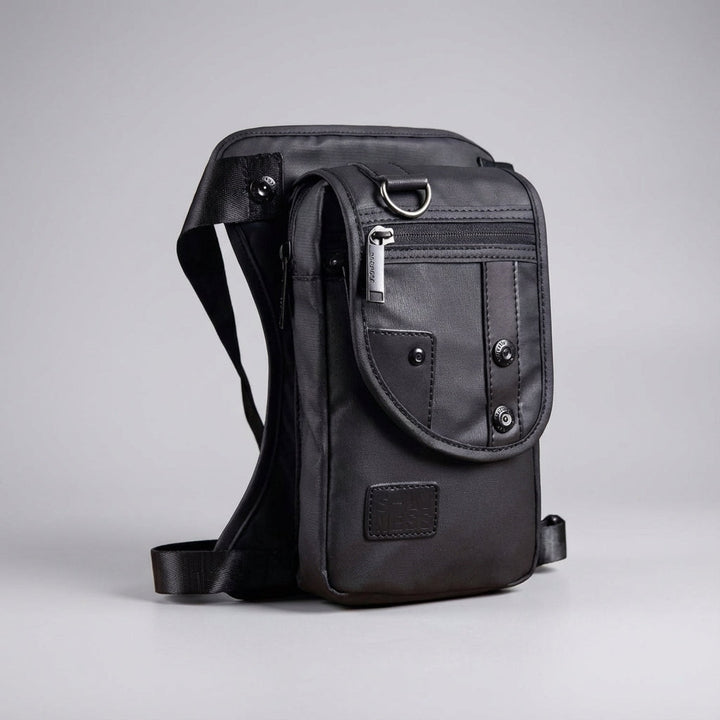 Waterbestendige CrossGrip outdoor tas, verstelbaar als heup- of dijbeentas, voor veilige opslag.