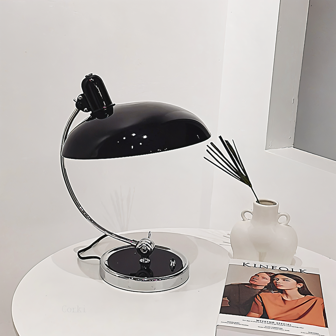 Decoratieve vintage bureaulamp Virella. Verstelbare ijzeren tafellamp voor retro sfeerverlichting thuis.