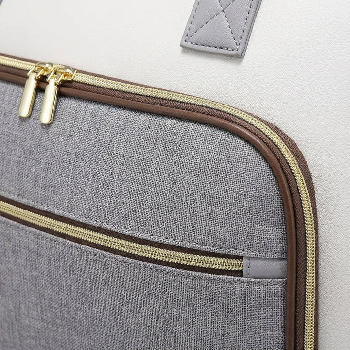 CarrySmart pakset en reisaccessoires organiseren kleding en toiletartikelen in je reistas.