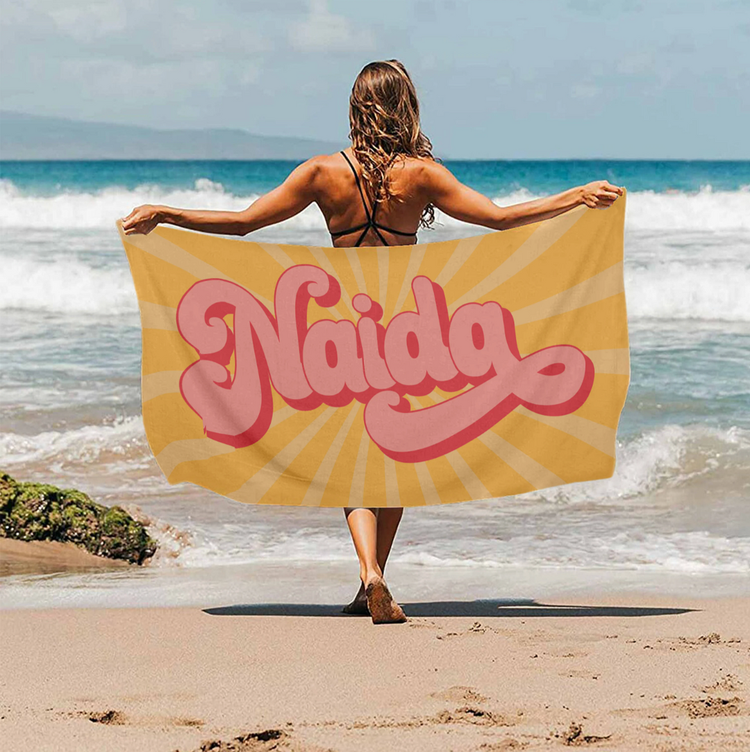 Stijlvolle vintage strandhanddoek met naam, perfect voor vakantie, strand of zwembad. Een uniek zomer cadeau.