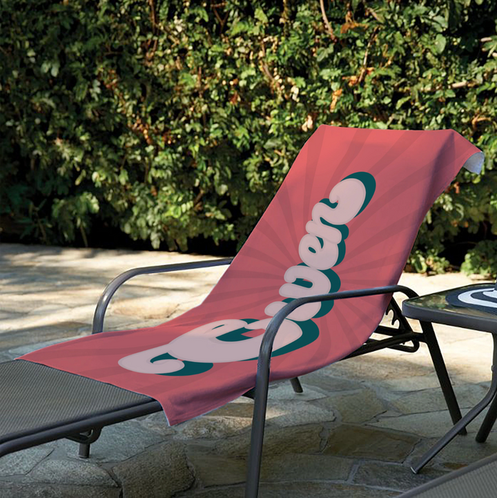 Mooie vintage katoenen strandhanddoek, gepersonaliseerd met naam. Perfecte absorptie en zachtheid voor strand of zwembad.