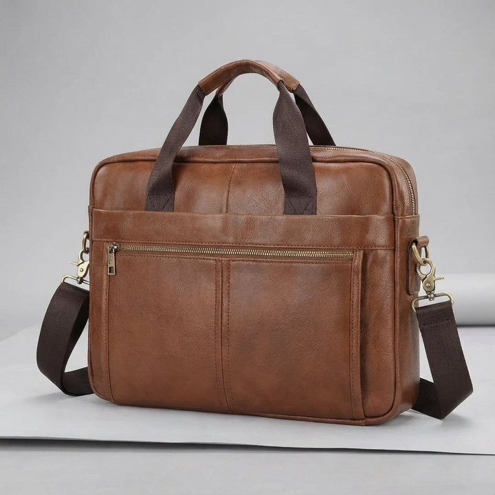 Interieur van de heren vintage leren aktetas, met specifieke vakken voor laptop en belangrijke documenten.