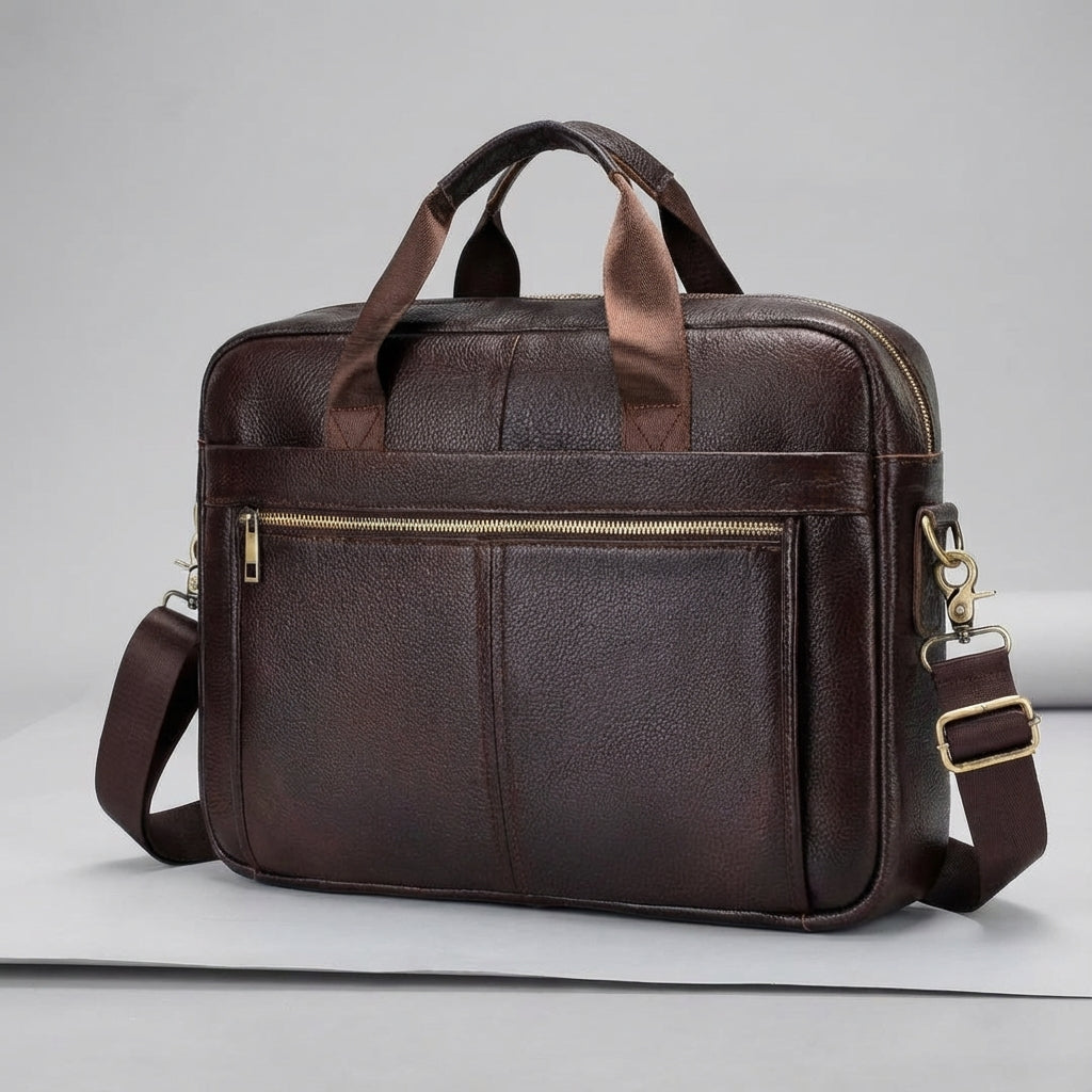 Stijlvolle heren vintage leren aktetas, functioneel als schoudertas en laptoptas, perfect voor de moderne zakenman.