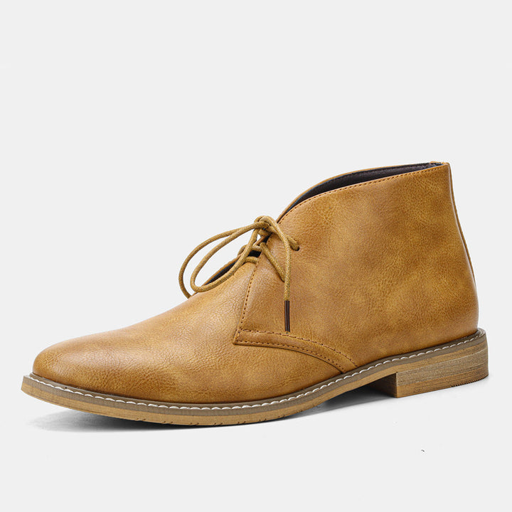 Modieuze Hugo desert boots voor heren, vintage stijl met veters, perfect voor casual herfstlooks.