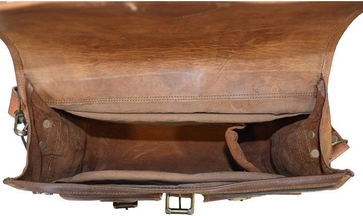 Ruime vintage geitenleren laptoptas met veel opbergruimte, perfect voor school, werk of reizen.