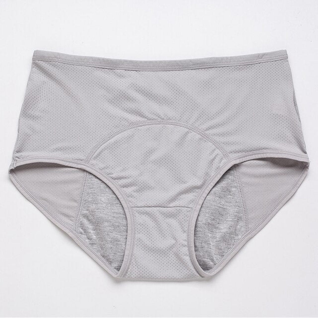 Gedetailleerd beeld van een zachte, naadloze dames slip. Ademend en vochtregulerend, onderdeel van een 4-pack.