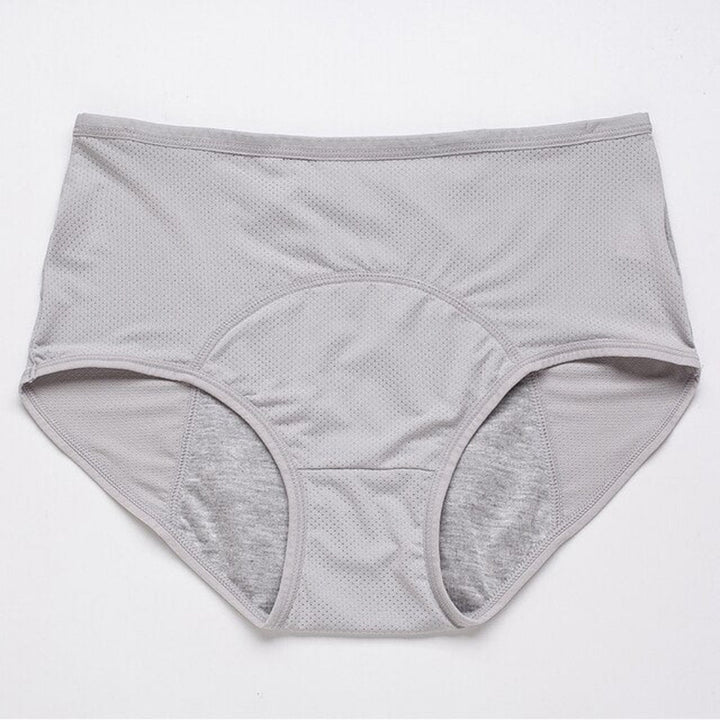 Gedetailleerd beeld van een zachte, naadloze dames slip. Ademend en vochtregulerend, onderdeel van een 4-pack.