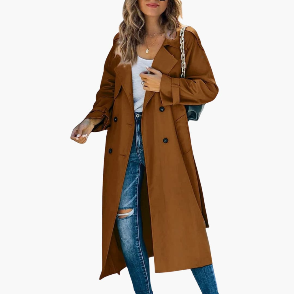 Dames trenchcoat gedragen als stijlvolle lentejas, perfect voor frisse dagen en een chique look.