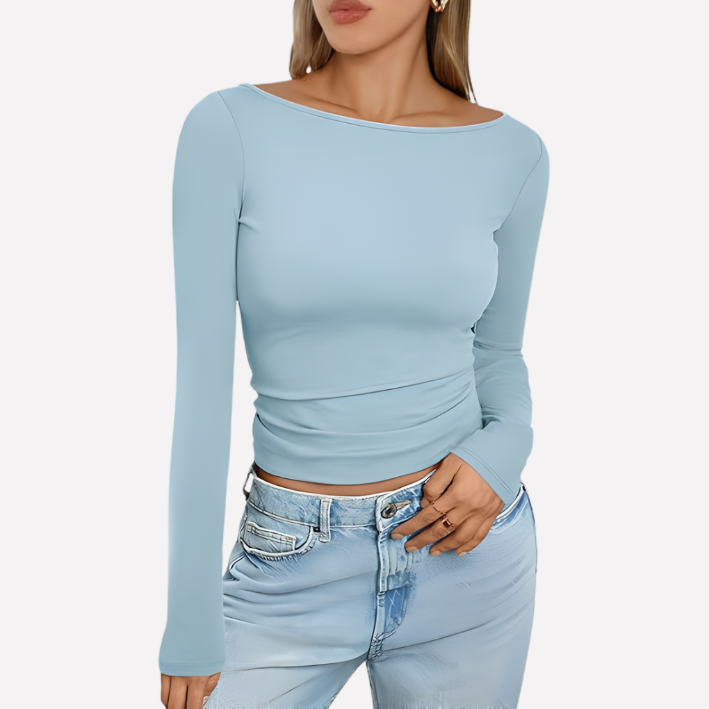 Vrouwen model in elegante boot hals lange mouw top, modieus en veelzijdig voor elke stijl.