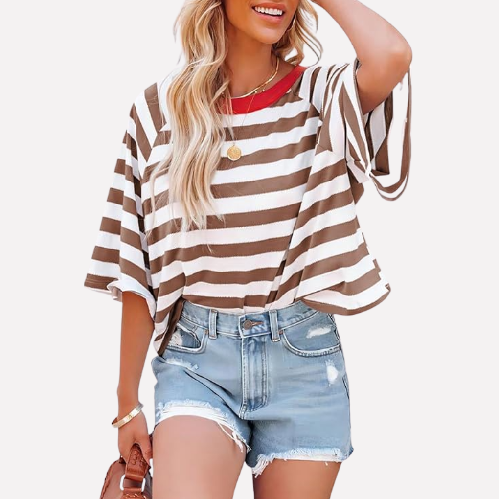 Casual dames top met crewneck, opvallend gestreept kleurblok patroon en korte mouwen. Comfortabele zomerkleding.