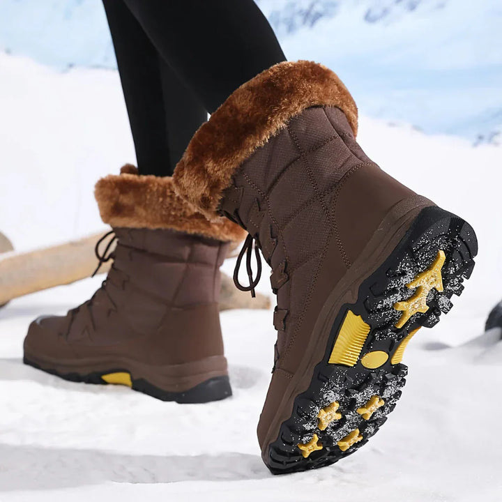 Behaaglijke dames winterlaarzen met veters, warm en comfortabel. Antislipzool biedt optimale grip op gladde ondergrond.