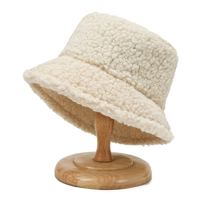 Trendy teddy vissershoed dames, een warm en stijlvol accessoire van hoogwaardige wol.