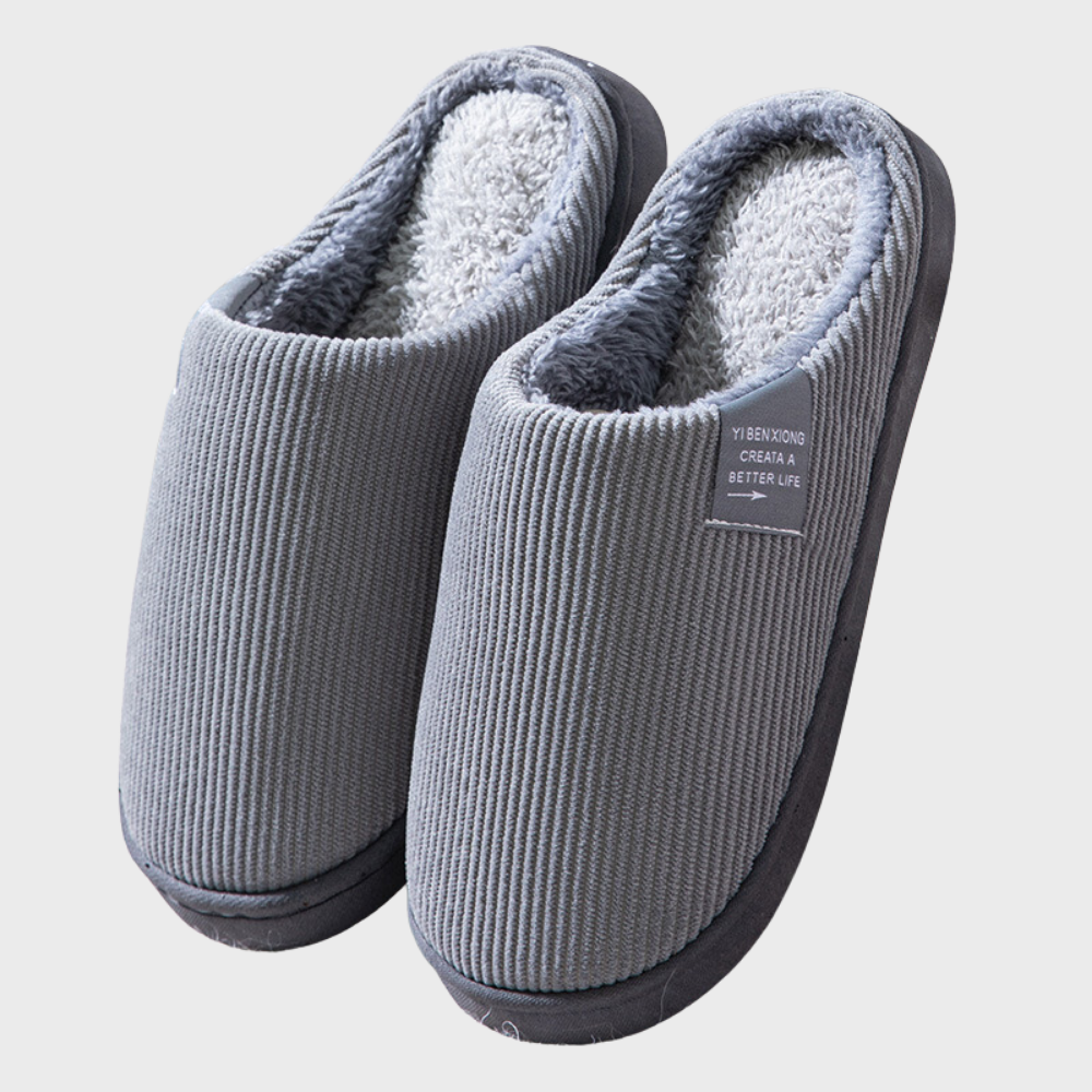 Pluizige pantoffels voor dames en heren, houden voeten warm en comfortabel.