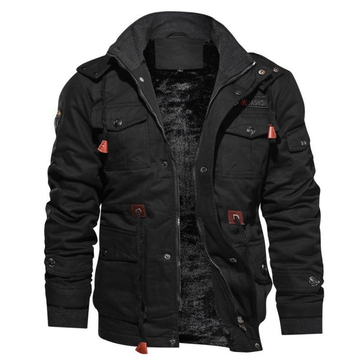 Warme fleece-gevoerde heren winterjas Finn met capuchon, ideaal voor koude dagen. Verkrijgbaar in zwart, groen, khaki.