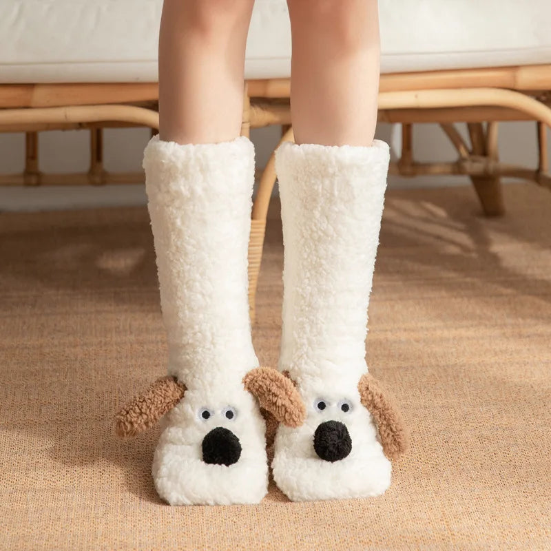 Gezellige warme sokken met vrolijke hondenprint. Comfortabel & one-size, perfect voor ontspanning.