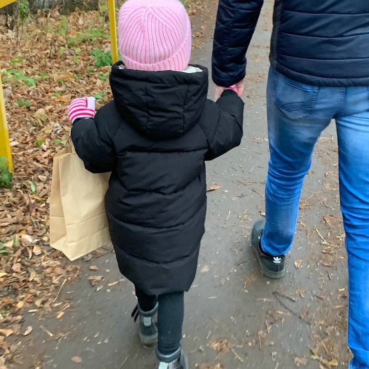 Praktische buitenkleding, waterafstotende winterparka voor spelende kinderen.