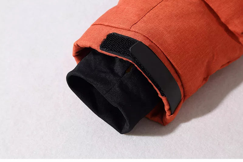 Veelzijdige grijze heren wintersportjas. Thermisch, winddicht en comfortabel voor elk winterweer.