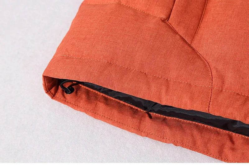 Moderne blauwe heren winterjas, thermisch en winddicht. Perfect voor stijlvolle wintersport.