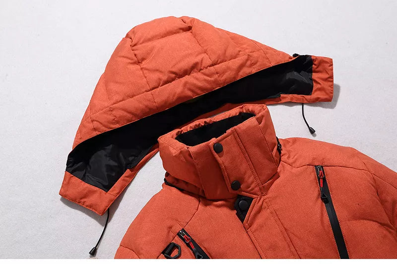 Trendy oranje heren winterjas. Winddicht en thermisch, perfecte wintermode voor actieve mannen.