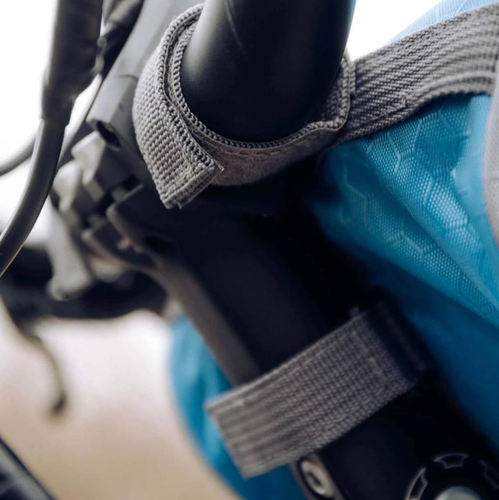 Fiets veilig met deze waterdichte fietstas, inclusief touchscreen telefoonhouder voor stuur, ideaal voor elke tocht.