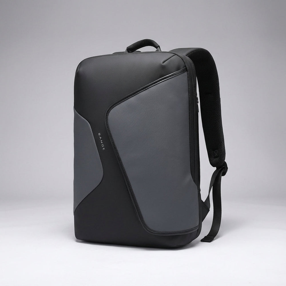 Binnenkant van FluxPack zakelijke rugzak met georganiseerde vakken, inclusief veilig laptopcompartiment.