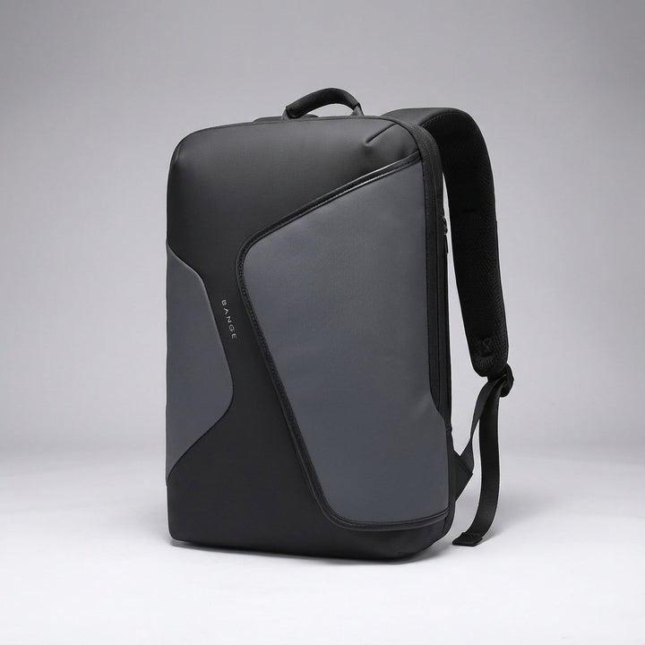 Binnenkant van FluxPack zakelijke rugzak met georganiseerde vakken, inclusief veilig laptopcompartiment.