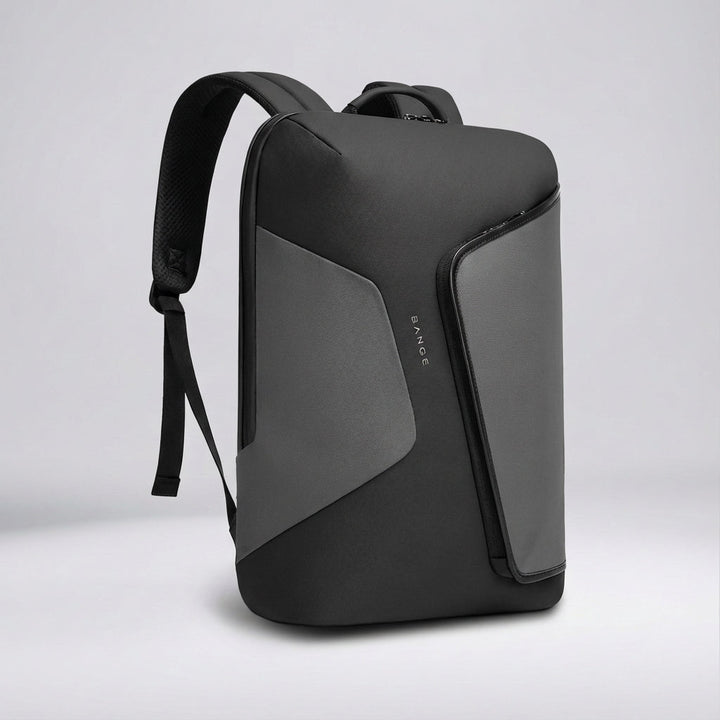 FluxPack zakelijke rugzak van duurzaam, waterdicht materiaal, ideaal voor laptop en documenten.