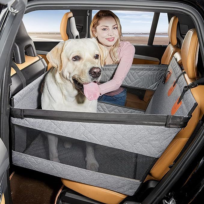 Waterdichte PupProtector Plus veiligheidsmat voor honden in de auto; grijs/zwart, comfortabel & beschermend.
