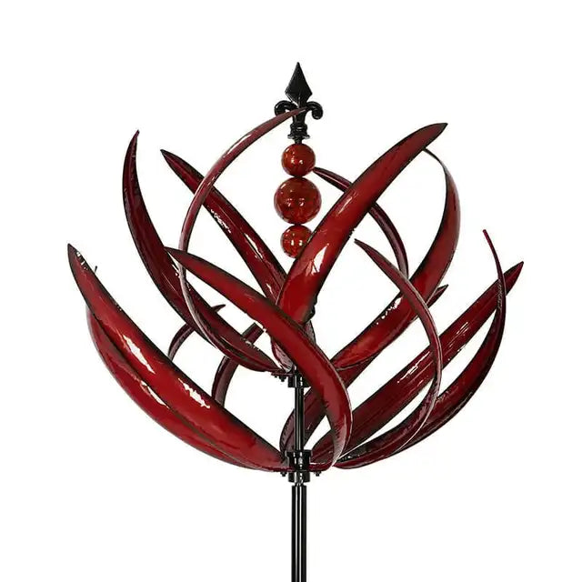 WhisperWind tuindecoratie: windspinner in bloemrijke tuin. Creëert een levendige en decoratieve sfeer op terras of veranda.
