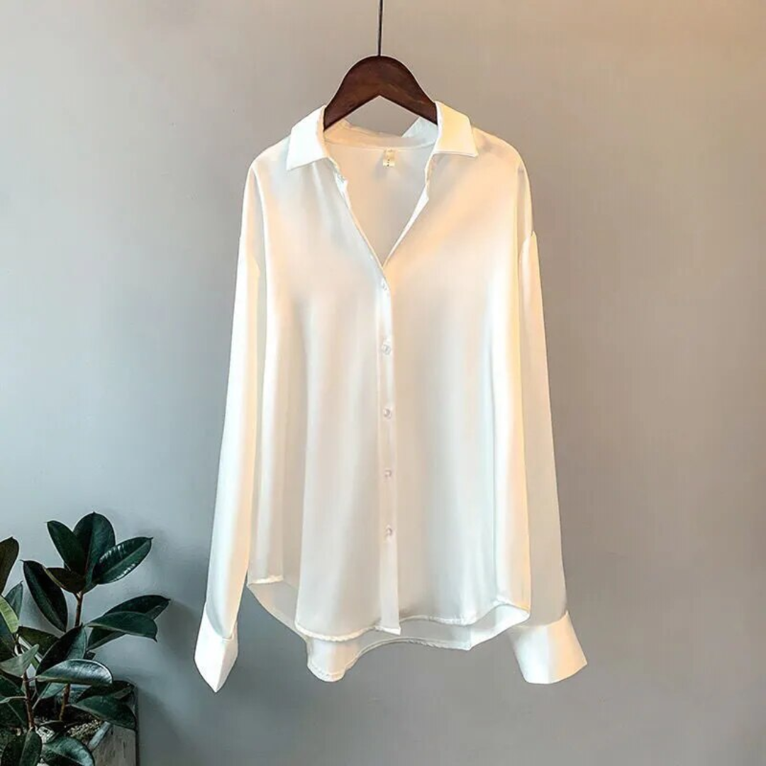 Dames retro blouse in champagne kleur met lange mouwen en klassieke kraag
