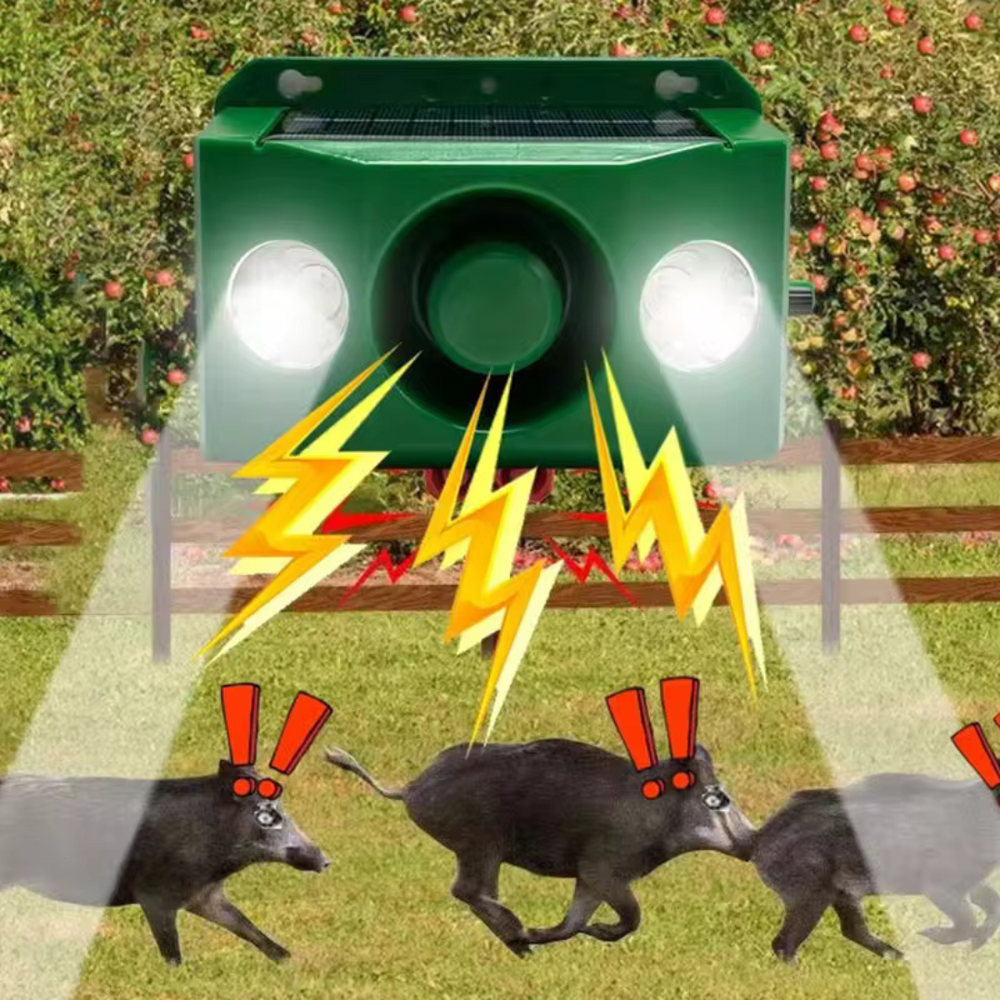 Compacte WildGuard ultrasone afschrikker, klaar voor buitengebruik ter bescherming van je tuin.