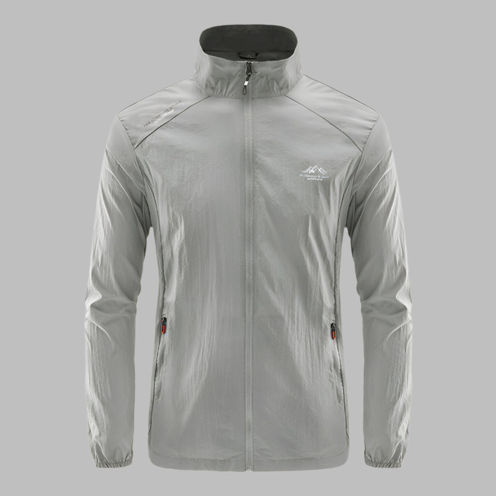 Modern heren zomerjack met capuchon, waterafstotend en ademend. Perfect voor actieve mannen en casual stijl.