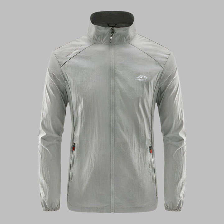 Modern heren zomerjack met capuchon, waterafstotend en ademend. Perfect voor actieve mannen en casual stijl.