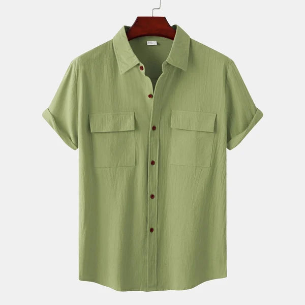Grijs casual herenshirt met korte mouwen en knopen, comfortabel en veelzijdig voor de zomer.