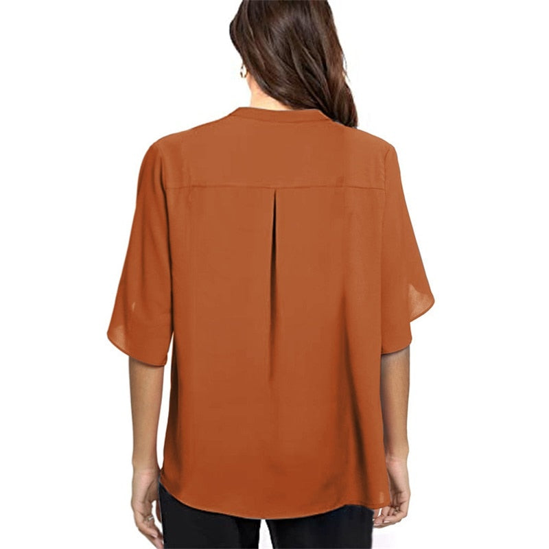 Chique AstridTop damesblouse: Comfortabele lange mouwen top, perfect voor een casual of zakelijke setting, met losvallende pasvorm.