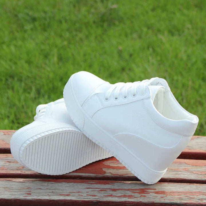 Witte dames schoen met sleehak voor ultiem comfort en een stijlvolle look. Perfect voor zomer en lente.