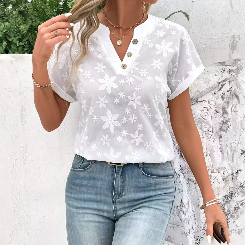 Witte elegante damesblouse met lange mouwen en knoopsluiting. Perfect voor zakelijk en casual gebruik.