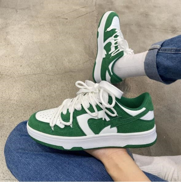 Comfortabele witte en groene dames sneakers van Doortjes, ideaal voor alledaags casual gebruik en vrijetijd.