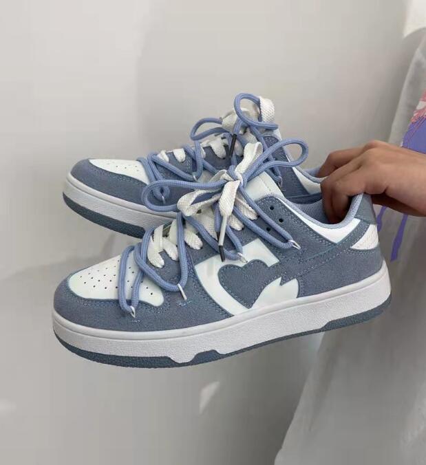 Modieuze DoortjesSneakers I damesschoenen in wit-groen, trendy casual schoenen voor een stijlvolle look.