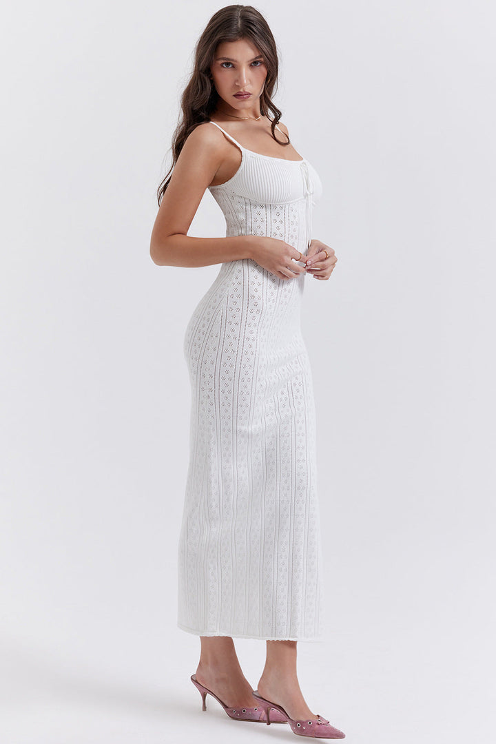 Dames witte gehaakte zomerjurk, bohemian stijl. Perfect voor festivals, strand of als elegante outfit.