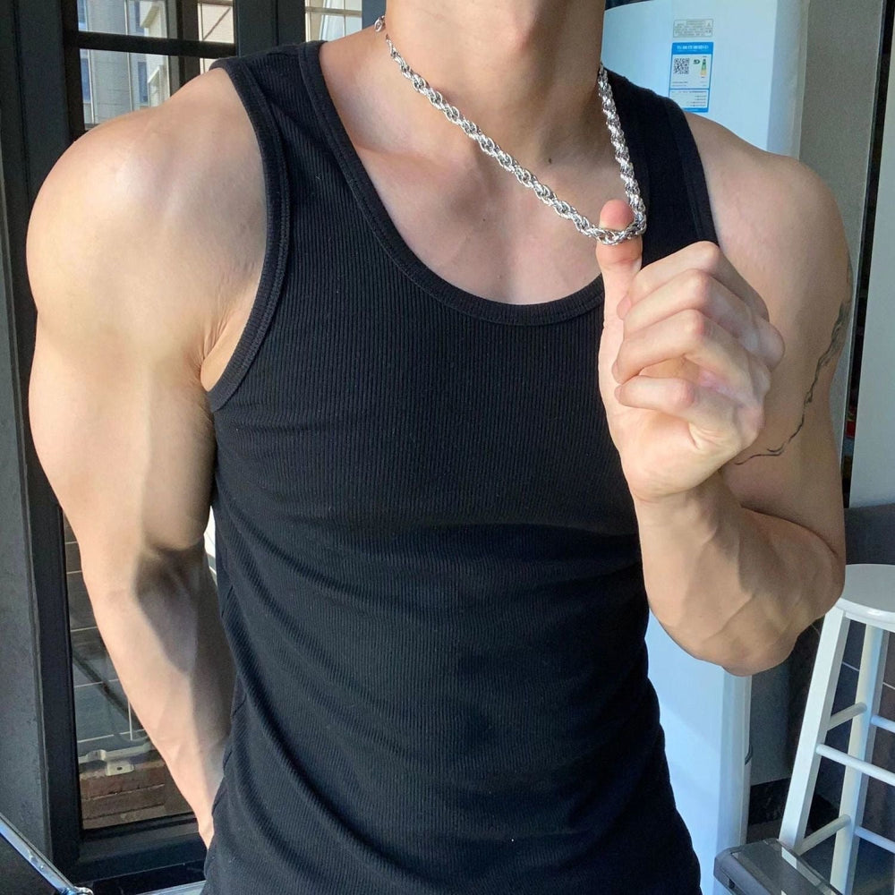 Donkergrijze heren tanktop voor de zomer, ademend en comfortabel voor sport, vrije tijd en casual outfits.
