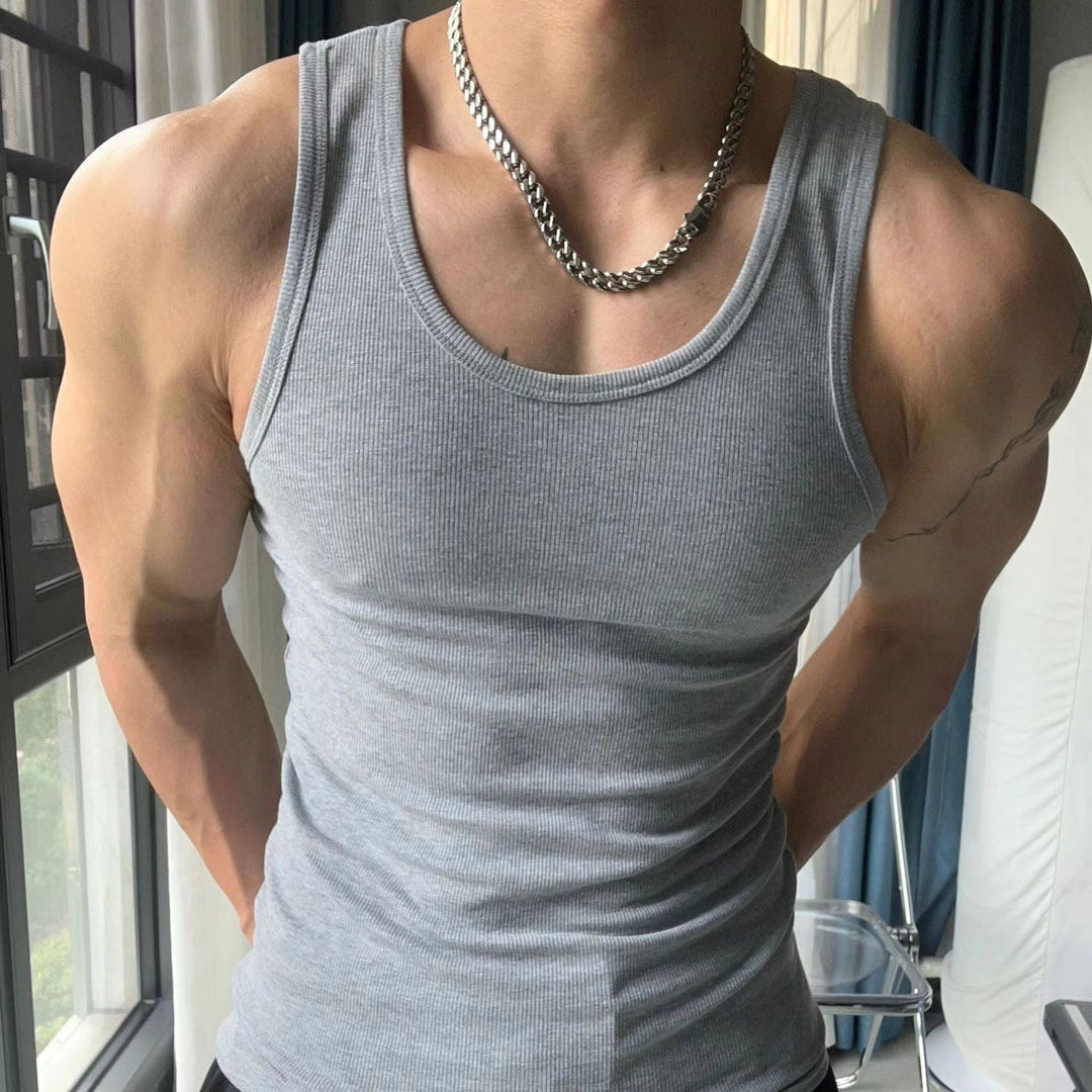 Zwarte mouwloze heren tanktop, ideaal als ademende basislaag of comfortabele zomermode met stijl.