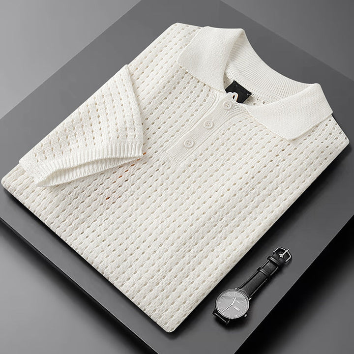 Witte herenpolo Daan met fijne knitstructuur. Comfortabel, ademend, korte mouwen. Stijlvolle zomerkleding.