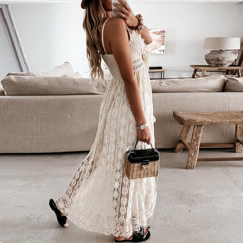 Veelzijdige witte dames maxi jurk, elegant en losvallend, geschikt voor strand, vakantie of casual chic.