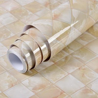 Zelfklevende marmerfolie, waterdicht en duurzaam. Perfect voor een budgetvriendelijke keuken- of badkamer make-over.